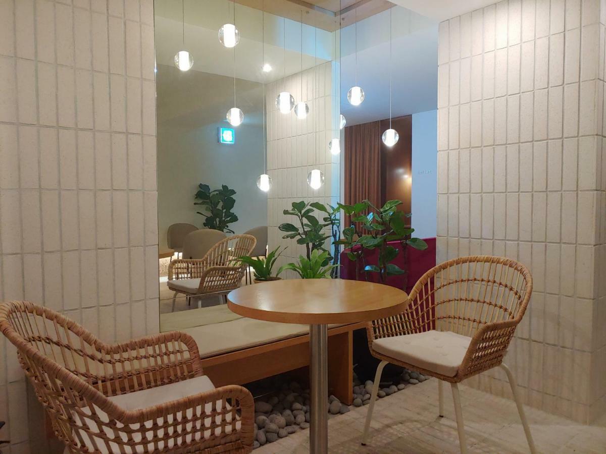 Tong Tong Petit Hotel Сеул Экстерьер фото
